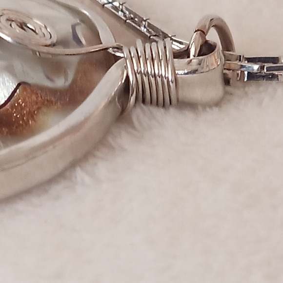 BESHEEK Glass Pendant Necklace NWOT - Picture 9 of 11